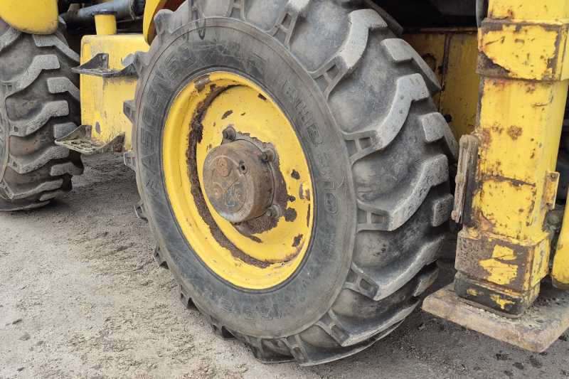 OmecoHub - Immagine NEW HOLLAND LB115B
